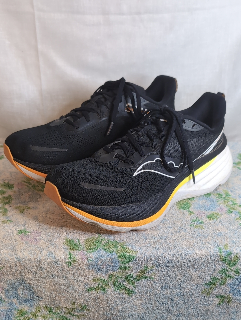 Saucony Hurricane 24 Running Shoes mens 9.5